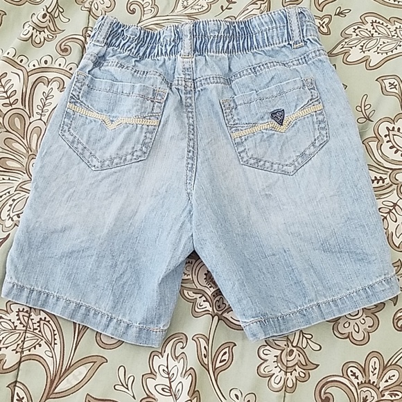 Boys Guess shorts 2T& 24m - Picture 6 of 8